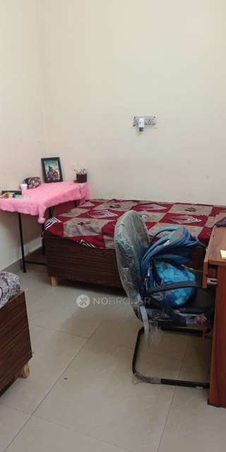 PG for Girls in Raja Garden, 