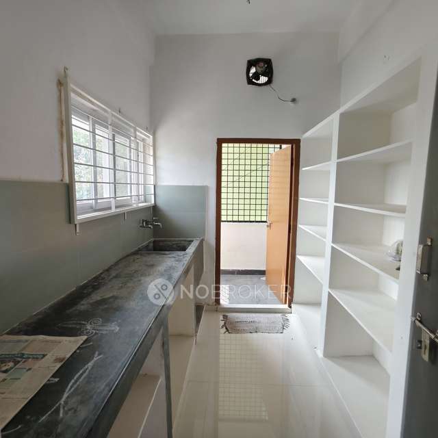 2 BHK Flat In Prashanth Towers, Alakapuri Colony For Sale  In Saroornagar