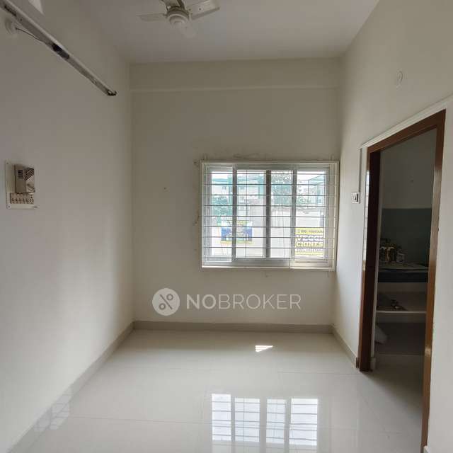 2 BHK Flat In Prashanth Towers, Alakapuri Colony For Sale  In Saroornagar