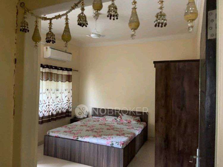 Shared Room for Male In 2 BHK  In Mira Society In Swargate