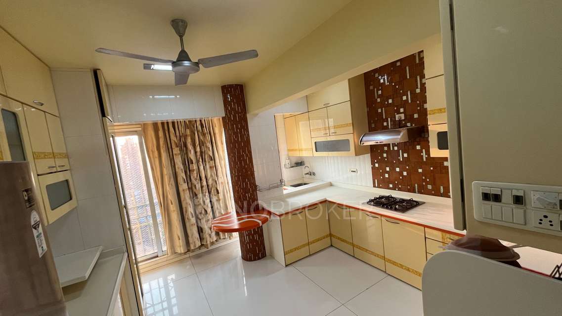 4 BHK Flat In Spark Desai Solitaire Chs  For Sale  In Matunga