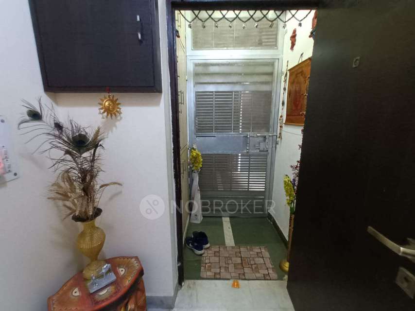 3 BHK Flat In The Gold Croft Cghs  For Sale  In Plot-4