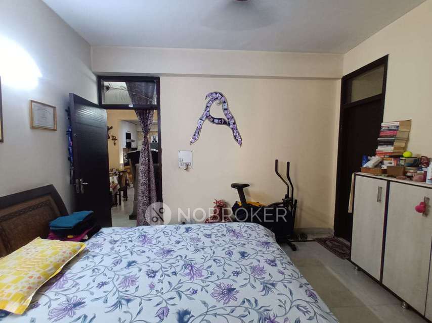 3 BHK Flat In The Gold Croft Cghs  For Sale  In Plot-4
