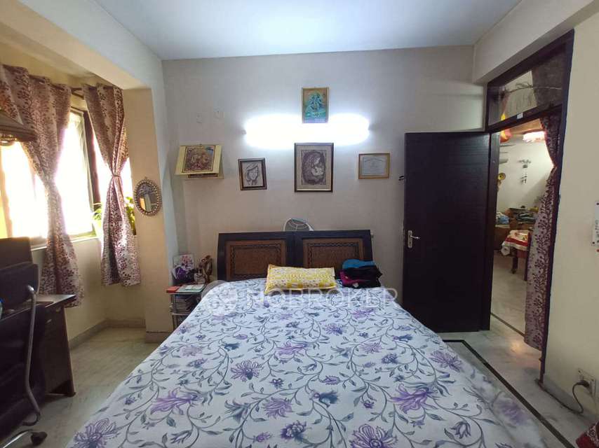 3 BHK Flat In The Gold Croft Cghs  For Sale  In Plot-4