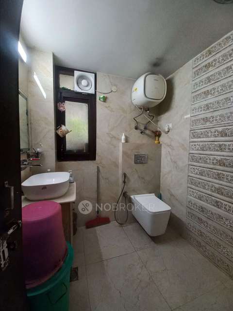 3 BHK Flat In The Gold Croft Cghs  For Sale  In Plot-4