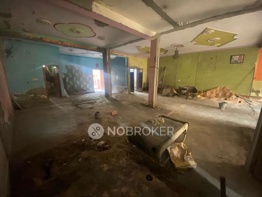 Showroom in Shahdara, Delhi for sale 