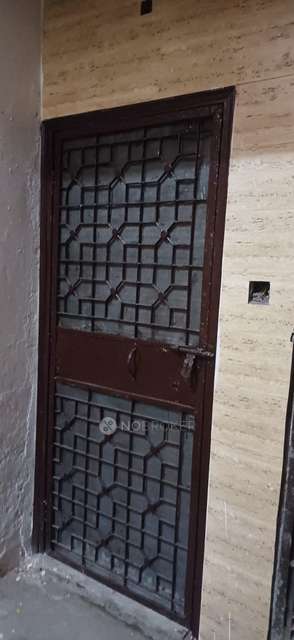 2 BHK Flat In B-4 Block Lawrence Road For Sale  In B4