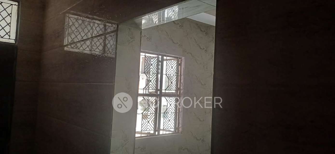 2 BHK Flat In B-4 Block Lawrence Road For Sale  In B4