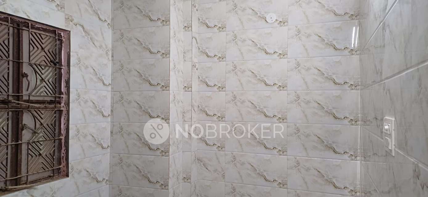 2 BHK Flat In B-4 Block Lawrence Road For Sale  In B4