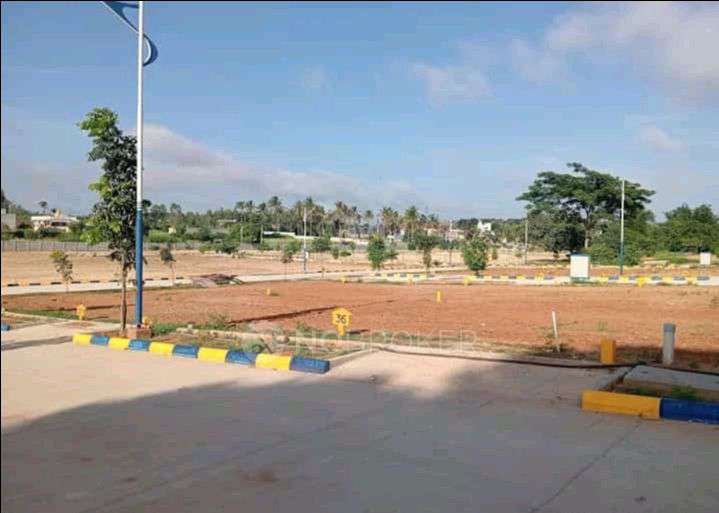 Plot For Sale  In Eng In Aduru