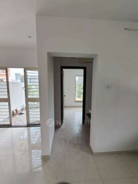 4+ BHK Flat For Sale  In Kandi Residency