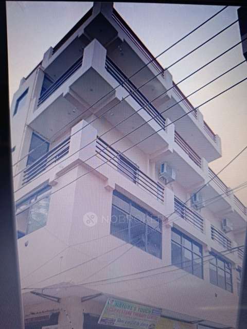 PG for Girls in 93,sector 7, Huda Shopping Complex, Near Axis Bank Branch, Huda Market, Sector 7a, Block E, Sector 7, Faridabad, Haryana 121006, India