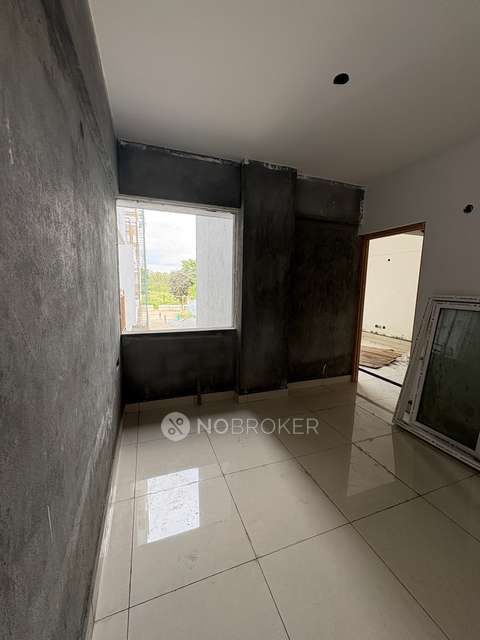 2 BHK Flat In 21st Castle Green Boulevard For Sale  In Green Boulevard - 21 Castle