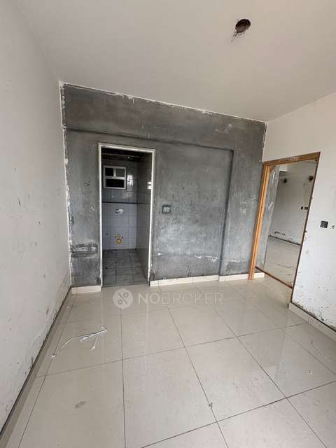 2 BHK Flat In 21st Castle Green Boulevard For Sale  In Green Boulevard - 21 Castle