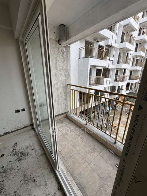 2 BHK Flat In 21st Castle Green Boulevard For Sale  In Green Boulevard - 21 Castle