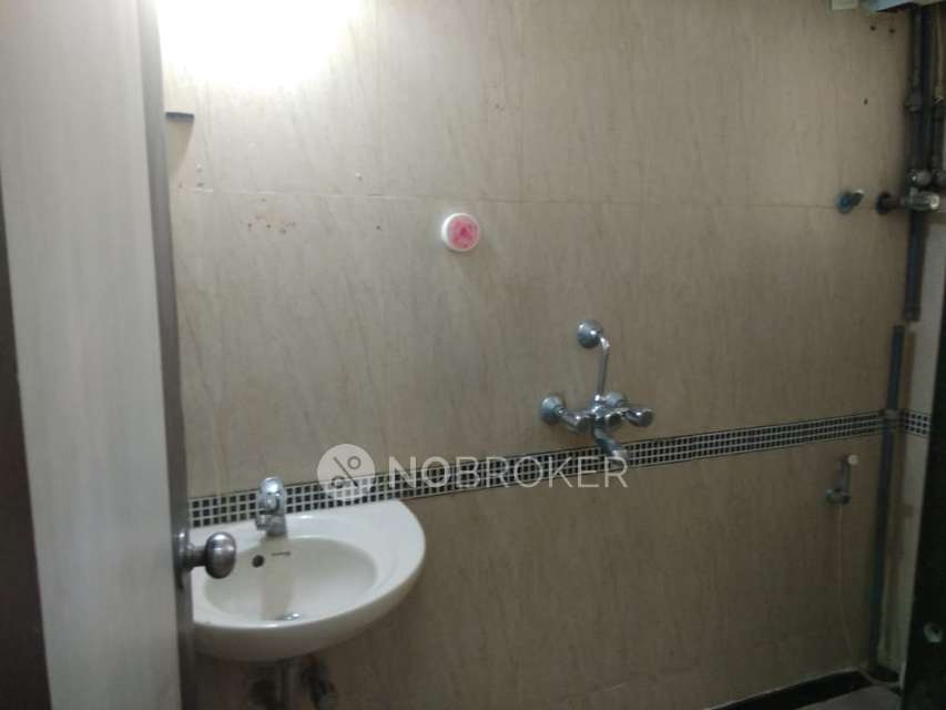 2 BHK Flat In Breezy Corner, Kandivali West For Sale  In Borivali West