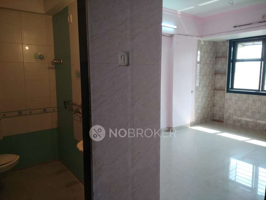 2 BHK Flat In Breezy Corner, Kandivali West For Sale  In Borivali West
