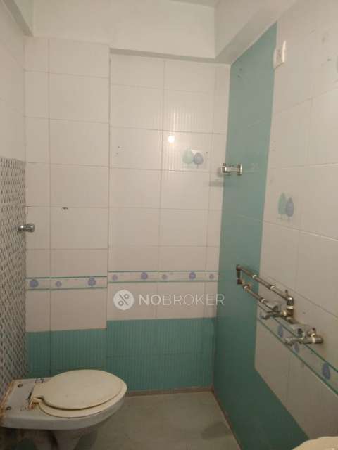 2 BHK Flat In Breezy Corner, Kandivali West For Sale  In Borivali West