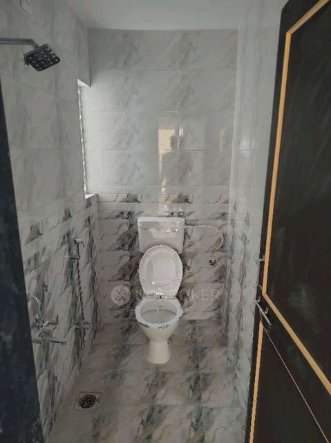 2 BHK Flat In Balaji Niwas for Rent  In Bt Kawade Road Basketball Court