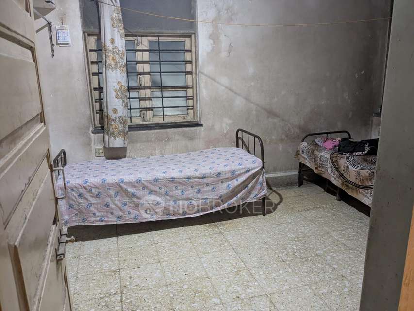 PG for Girls in Petrol Pump