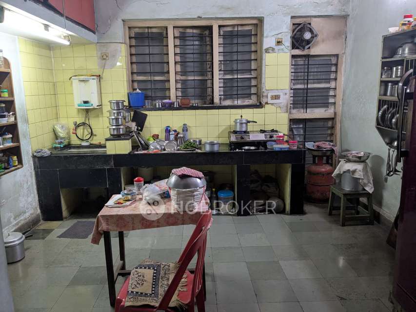 PG for Girls in Petrol Pump