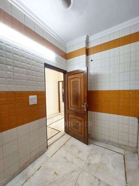 2 BHK Flat In West Patel Nagar For Sale  In West Patel Nagar