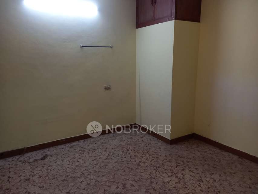 2 BHK Flat In Yokesh Mahal K K Nagar For Sale  In 728  Flat No 5 ,thiruvalluvar 2nd St, West Kk Nagar , Nesapakkam ,chennai 78