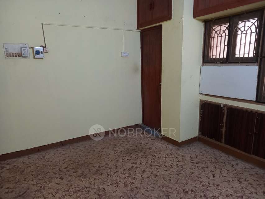 2 BHK Flat In Yokesh Mahal K K Nagar For Sale  In 728  Flat No 5 ,thiruvalluvar 2nd St, West Kk Nagar , Nesapakkam ,chennai 78