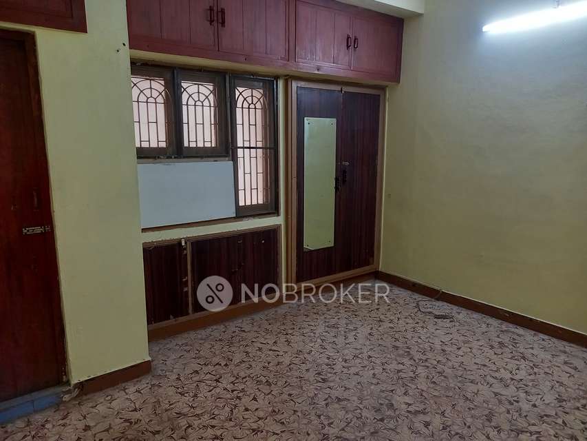 2 BHK Flat In Yokesh Mahal K K Nagar For Sale  In 728  Flat No 5 ,thiruvalluvar 2nd St, West Kk Nagar , Nesapakkam ,chennai 78