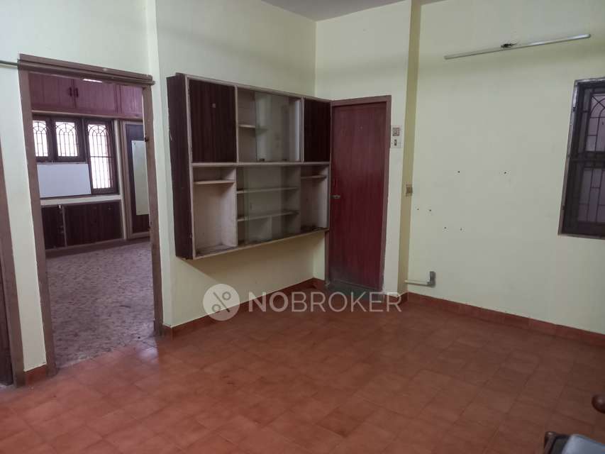 2 BHK Flat In Yokesh Mahal K K Nagar For Sale  In 728  Flat No 5 ,thiruvalluvar 2nd St, West Kk Nagar , Nesapakkam ,chennai 78