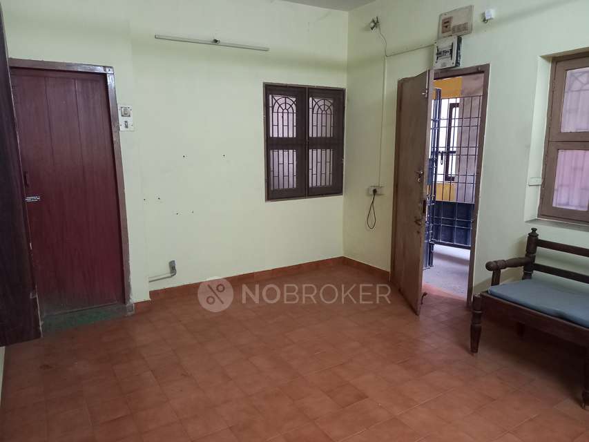 2 BHK Flat In Yokesh Mahal K K Nagar For Sale  In 728  Flat No 5 ,thiruvalluvar 2nd St, West Kk Nagar , Nesapakkam ,chennai 78