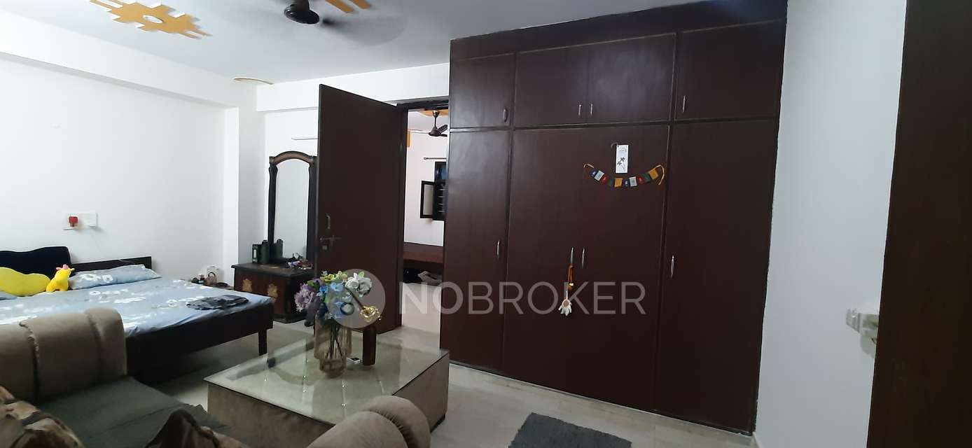 Shared Room for Female In 1 BHK  In Sector 21