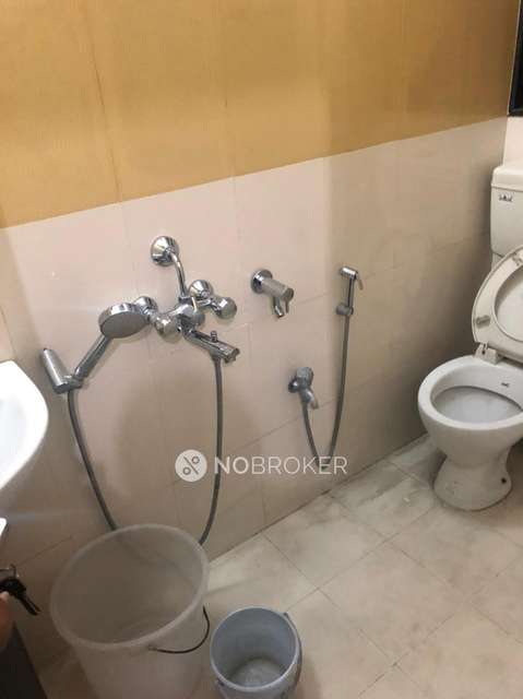 4+ BHK Flat In Standalone Building  For Sale  In Ghorpadi