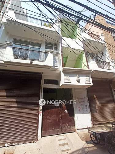 Godown/Warehouse in Krishna Nagar, Delhi for sale 