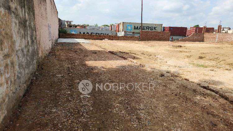 Commercial Property in Tilapta Chowk, Greater Noida for Rent 