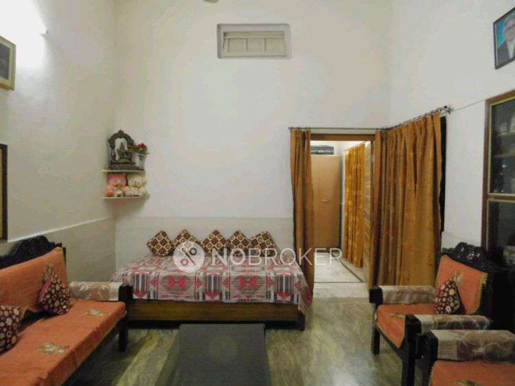 Commercial Property in Patel Nagar, Ghaziabad for Rent 