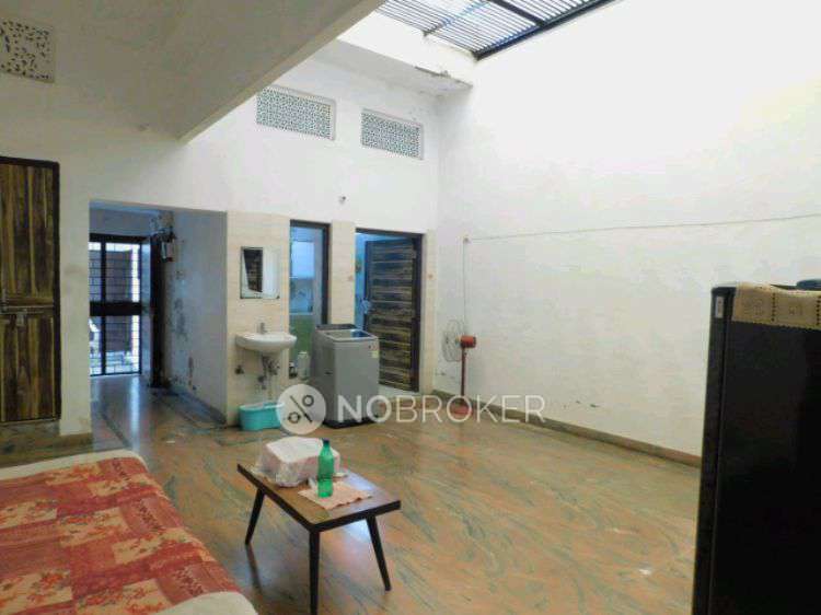 Commercial Property in Patel Nagar, Ghaziabad for Rent 