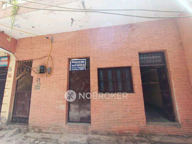 Shop in  Bhajanpura, Delhi for Rent 