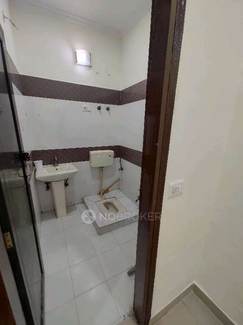 2 BHK Flat In M-20 For Sale  In M-20