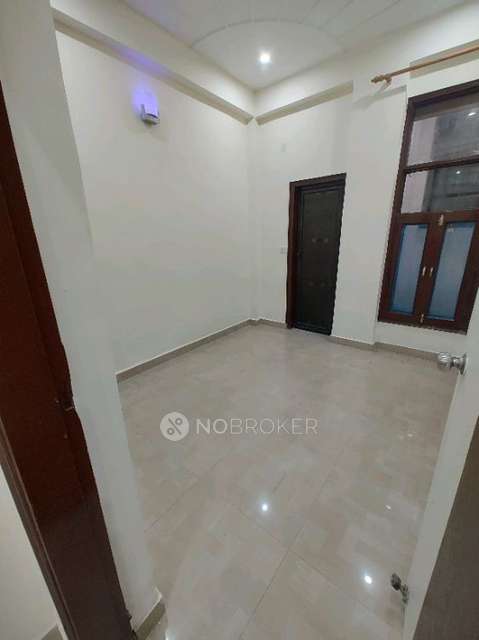 2 BHK Flat In M-20 For Sale  In M-20