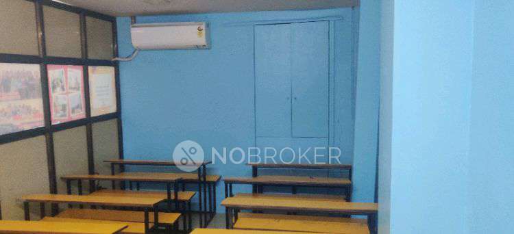 Commercial Property in Bawla Masjid Building, Mumbai for Rent 