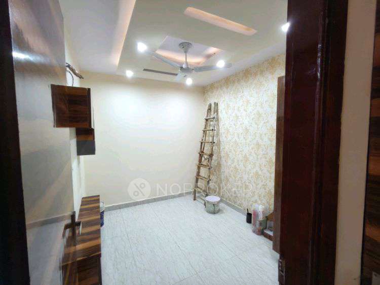 2 BHK Flat In Plot No 9&10 For Sale  In Razapur Khurd