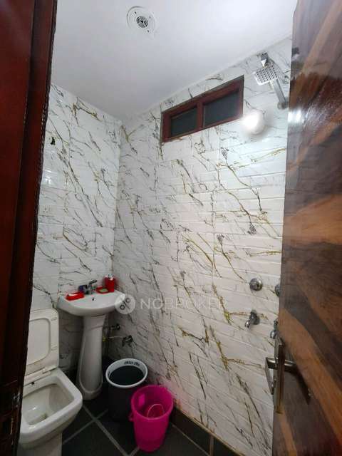 2 BHK Flat In Plot No 9&10 For Sale  In Razapur Khurd