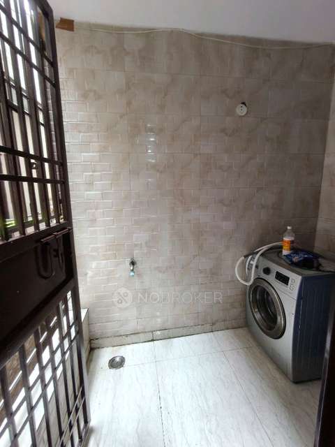 2 BHK Flat In Plot No 9&10 For Sale  In Razapur Khurd