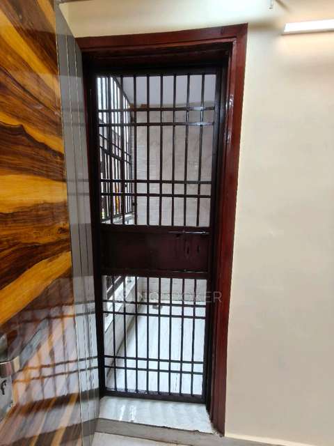 2 BHK Flat In Plot No 9&10 For Sale  In Razapur Khurd