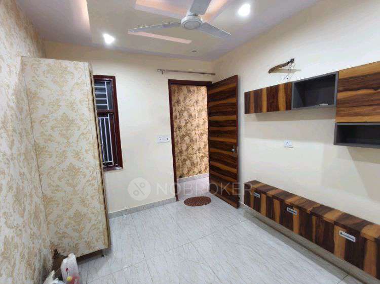 2 BHK Flat In Plot No 9&10 For Sale  In Razapur Khurd