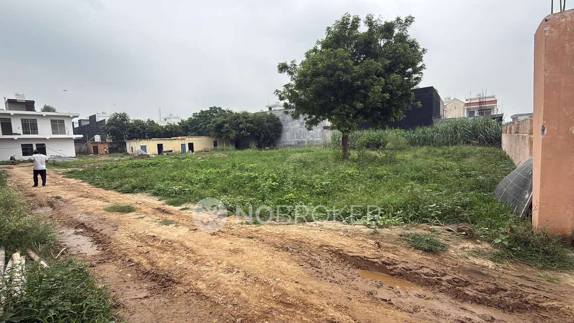 Godown/Warehouse in Vaidpura, Greater Noida for Rent 