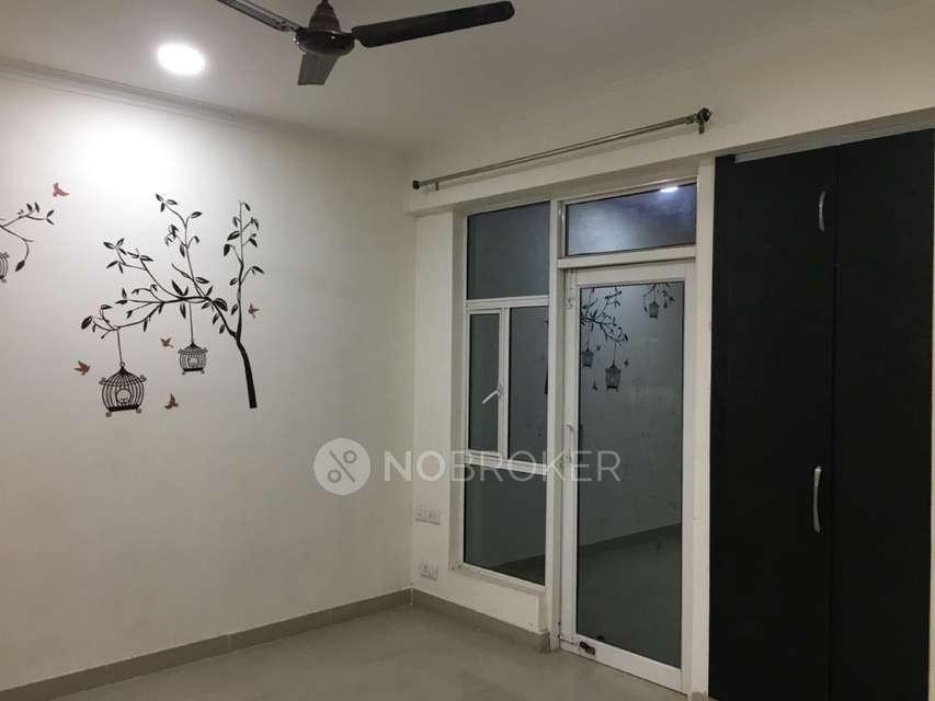 2 BHK Flat In Gaur City 2 For Sale  In  Sector 16c, 
