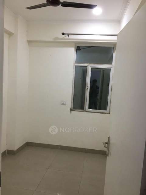 2 BHK Flat In Gaur City 2 For Sale  In  Sector 16c, 