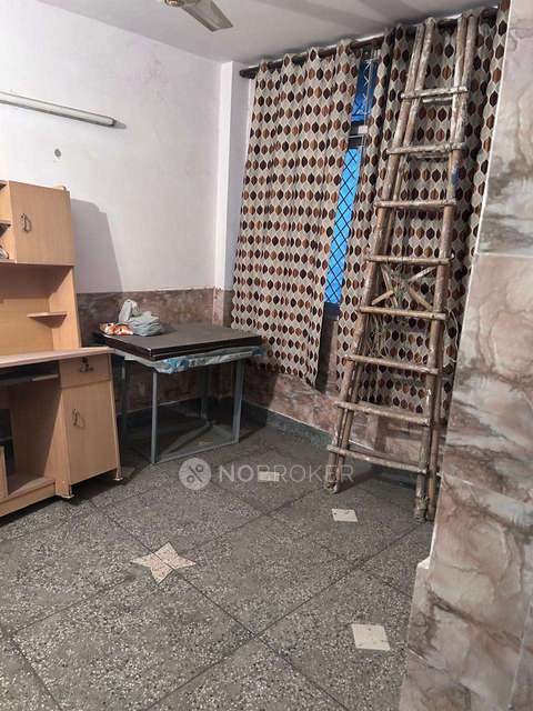 1 RK Flat In Standalone Building  for Rent  In Pandav Nagar